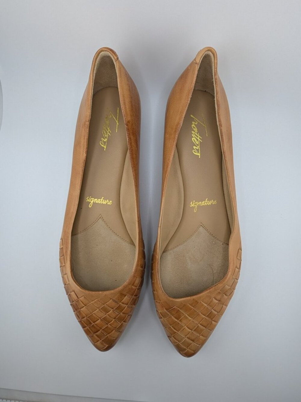 Trotters (style: Estee) Tan Leather Woven Flats. 9 1/2 W